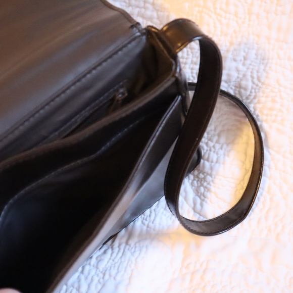 SOLD VINTAGE SHOULDER BAG - Picture 15 of 16